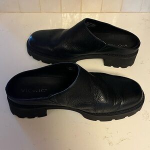 Vionic Women's Black Leather Loafers